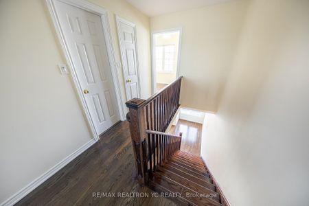 Townhouse For Lease | N8130176 - Photo 5