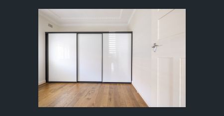 Refreshed classic home in quiet family pocket - Photo 2