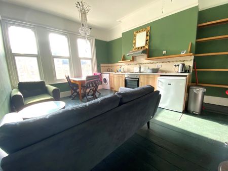 2 bed apartment to rent in Warrior Gardens, St. Leonards-on-Sea, TN37 - Photo 3