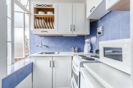 Upper Woburn Place, Bloomsbury, WC1H - Photo 2