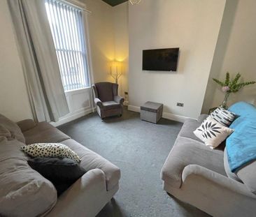 6 bedroom terraced house to rent - Photo 2