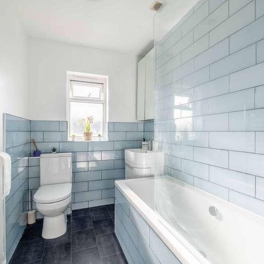 Clewer New Town, Windsor, SL4 - Photo 1