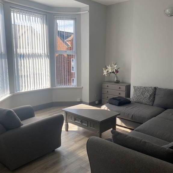 Flat 2, 30 Camden Street, Queens Quarter, Belfast, BT9 6AU - Photo 1