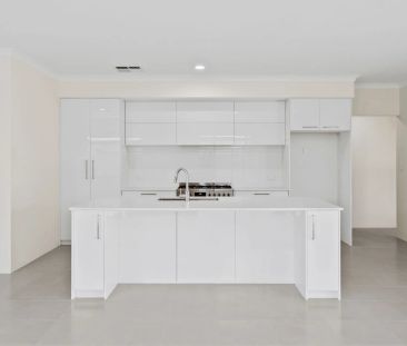 Stylish Family Home with Spacious Living - Photo 4