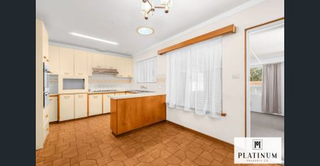 Move-In Ready Gem in Sought-After Spearwood! - Photo 2