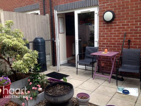 1 bedroom in a house share to rent - Photo 3