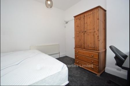 6 Bedroom Student Properties in Hyde Park - Photo 4