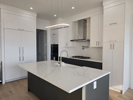 Executive 6 Bed Home in Tower Ranch - Photo 3