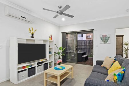 Contemporary living close to parks, shops, and transport. - Photo 4