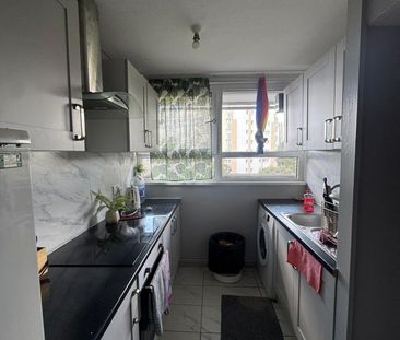 Room in a Shared House, Hampson Way, SW8 - Photo 5