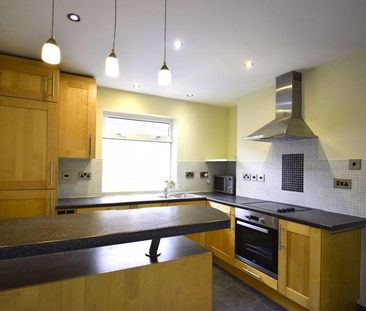 2 bedroom penthouse to rent - Photo 2