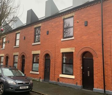 3 Bed Terraced House, Alder Street, M6 - Photo 3