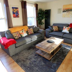 Room 3 Montpellier Retreat, CHELTENHAM GL502XG - Photo 2