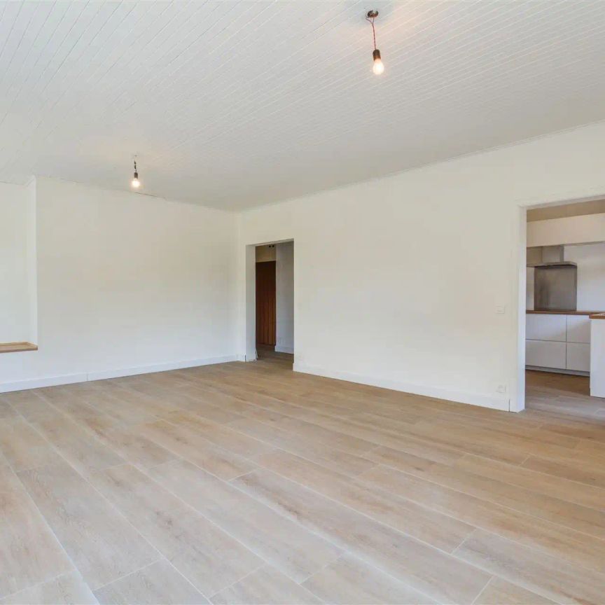 Ruim appartement met 2 slaapkamers gelegen aan de vaart - Photo 1