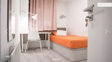 Calle Matilde Hernández, Madrid, Community of Madrid 28019 - Photo 5