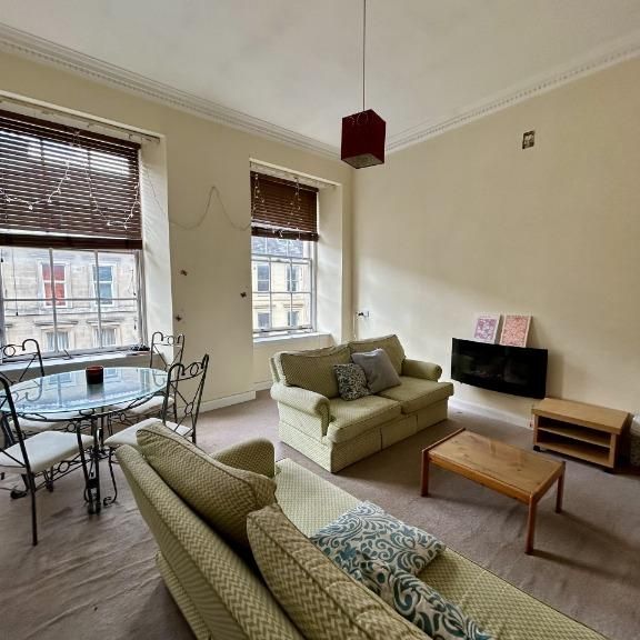 3 bedroom flat to rent - Photo 1
