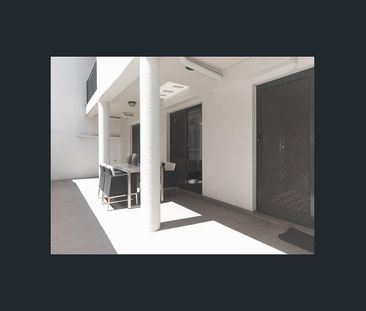 Lovely modern unfurnished two bedroom apartment in prime location - Photo 1