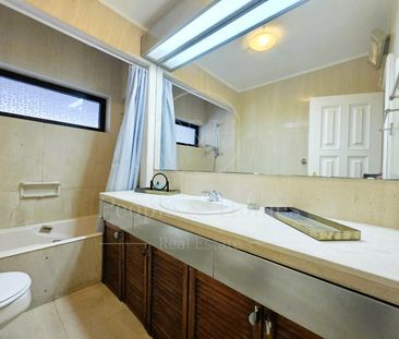 Estoril - Junto à praia. Amplo T1 mobilado, equipado e estacionamento. - Photo 6