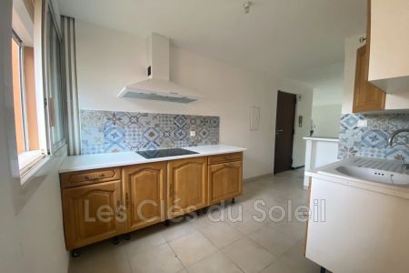 Location appartement 5 pièces 82 m² Hyères - Photo 3