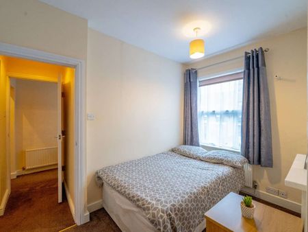 4 bed shared student property near the University of York Bedroom 3 - Photo 4