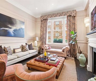 A beautifully refurbished four bedroom Chelsea townhouse offering s... - Photo 1
