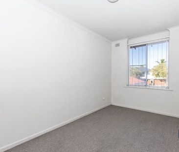 Low maintenance unit in good location - Photo 5