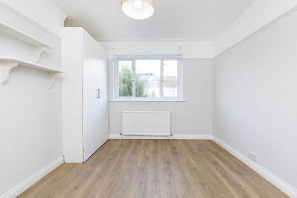 Modern House - Photo 1