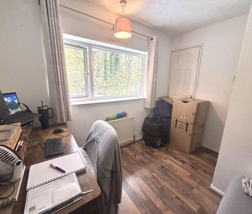 3 bedroom end of terrace house to rent - Photo 2