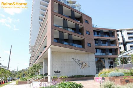 LUXURIOUS 2 BEDROOM APARTMENT + STUDY WITH AMAZING VIEWS - Photo 2