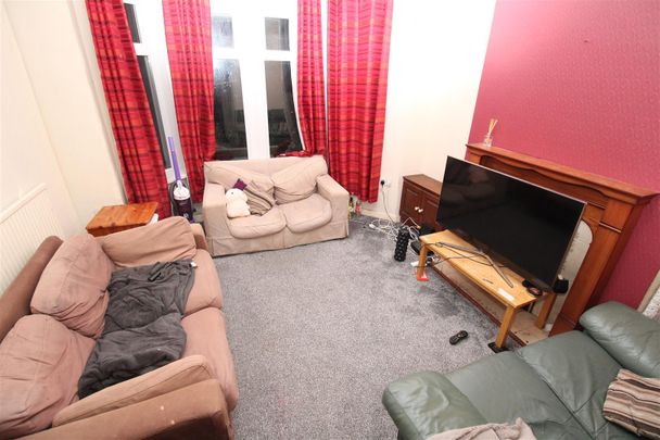 Room For Rent Bertha Street, Pontypridd - Photo 1