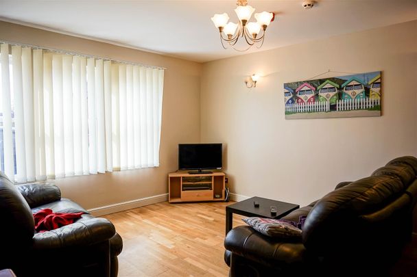 Flat 10, 10 Broomfield Cres, Headingley, Leeds, LS6 3DD - Photo 1