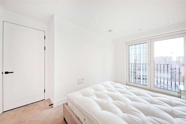 A stunning two bedroom apartment in the brand new Keybridge development. - Photo 1
