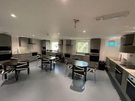 1 bedroom in a house share to rent - Photo 2