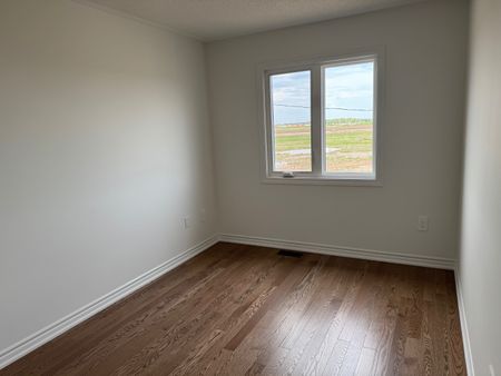 For Lease - 1583 Savoline Boulevard, Milton, Ontario - Photo 4