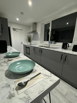 5 bedroom flat to rent - Photo 1