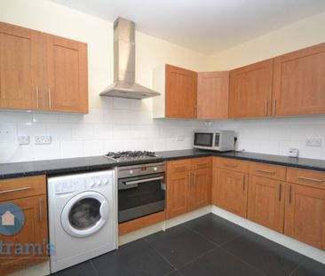 3 bed Flat for Rent - Photo 1