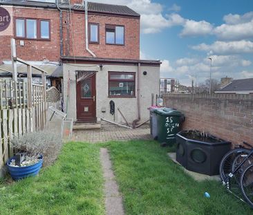 2 bedroom end of terrace house to rent - Photo 2