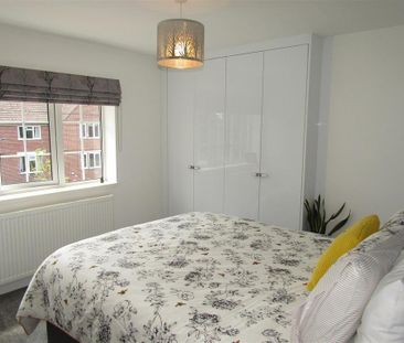 4 bedroom end of terrace house to rent - Photo 6