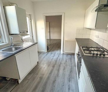 2 bedroom flat to rent - Photo 6