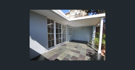 "Charming Single Level Semi Detached Terrace" - Photo 4