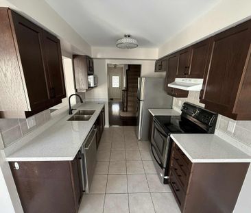 For Lease - 554 Ashbourne Crescent, Barrhaven, Ontario - Photo 1