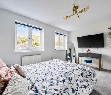 Hillview Gardens, High Wycombe, HP13 - Photo 6