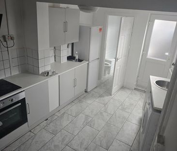 2 Bed End Terrace, Rector Road, L6 - Photo 2