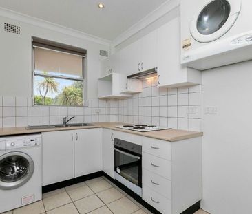 Stylish Two Bedroom in the Heart of Summer Hill - Photo 1