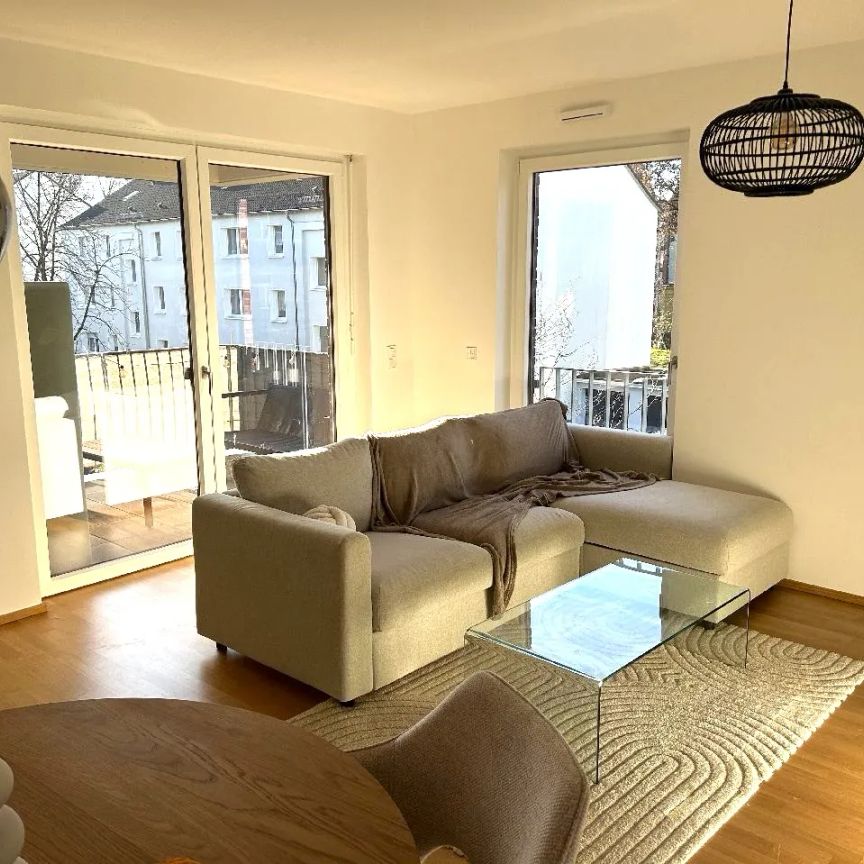 NEUE BAHNSTADT OPLADEN: Neuwertige 2-Zimmer-Wohnung mit Einbauküche und Loggia! - Photo 1