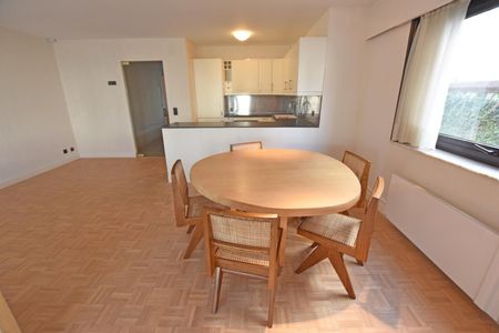Ongemeubeld hoekappartement in hartje Zoute nabij het Albertplein - Photo 2