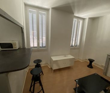 Appartement 2 pièces 33m2 MARSEILLE 4EME 683 euros - Photo 3