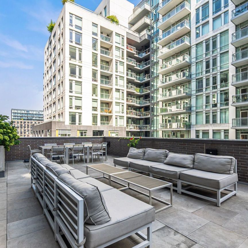 For Lease - 111 Bathurst Street Unit# 409, Toronto, Ontario - Photo 1