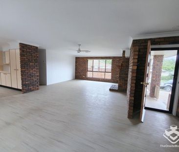 Freshly Renovated House â Spacious and Ready to Move In! - Photo 1