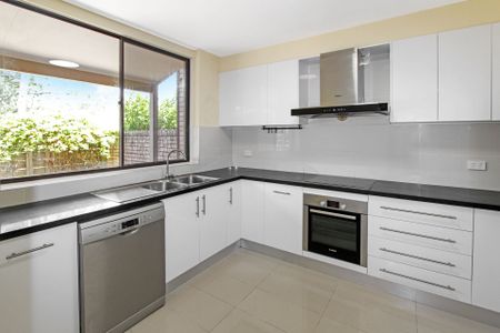 Well Maintained Townhouse with Convenience! - Photo 5